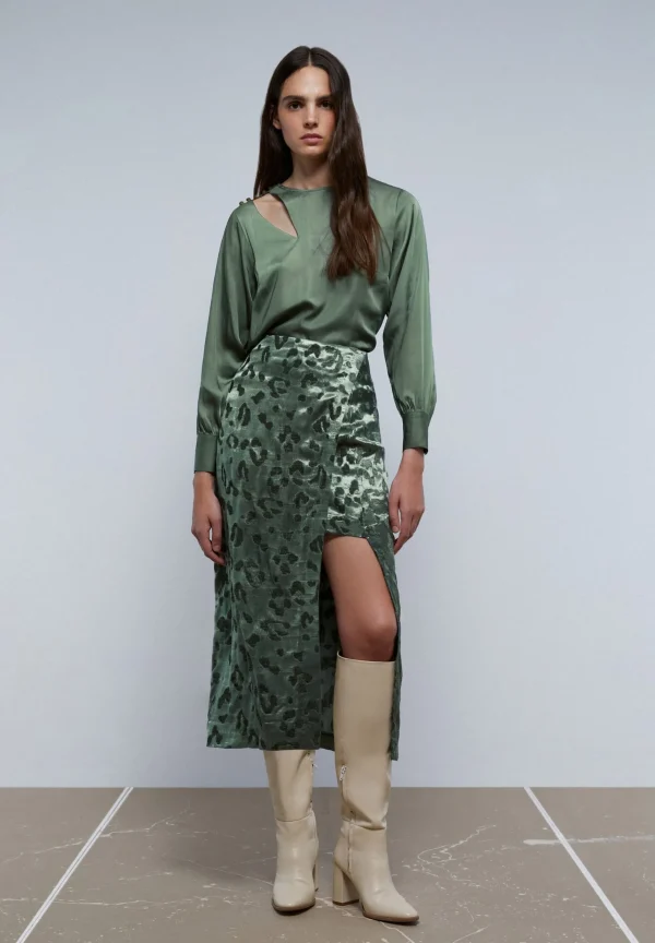 scalperscompany Blusa Satinada Abertura Hombro-Mujer Coleccion