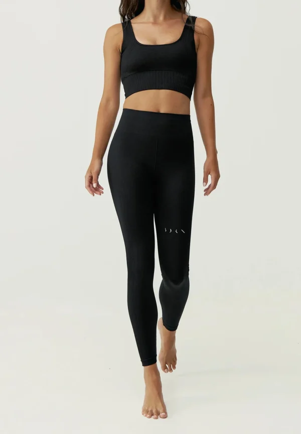 BORN LIVING YOGA | Top Yami-Mujer Ropa Deportiva