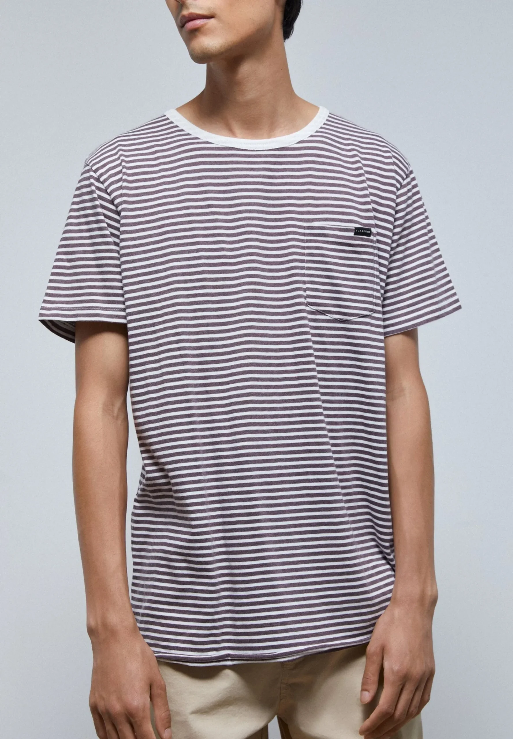 camiseta_rayas_bolsillo_2-1.webp scalperscompany Camiseta Rayas Bolsillo-Hombre Camisetas