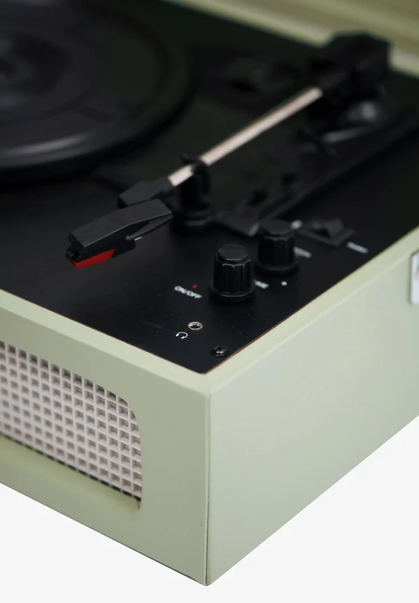 CROSLEY | Tocadiscos Voyager-Hombre Mas Accesorios