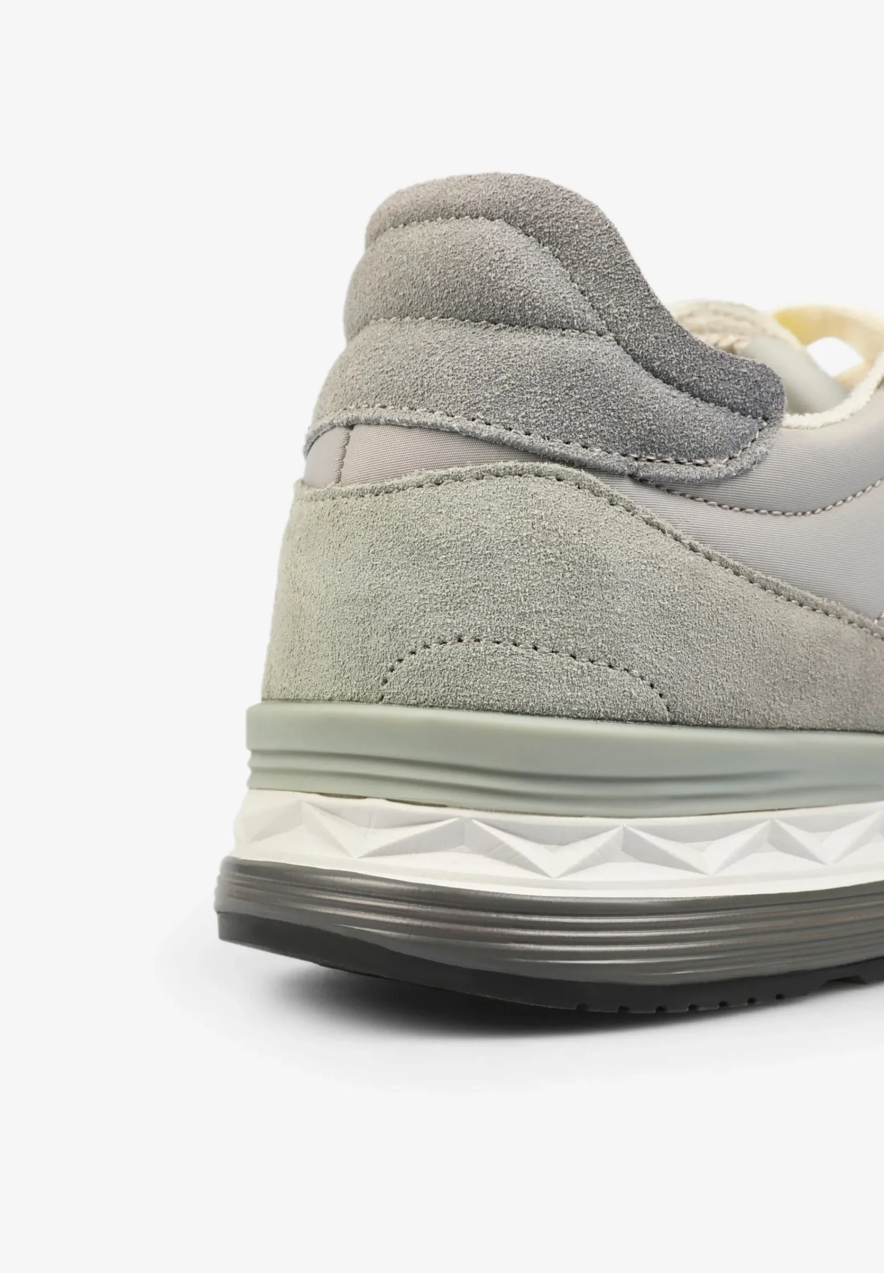 sneakers_detalles_ante_fr_5.webp scalperscompany Sneakers Detalles Ante Frontal-Hombre Sneakers