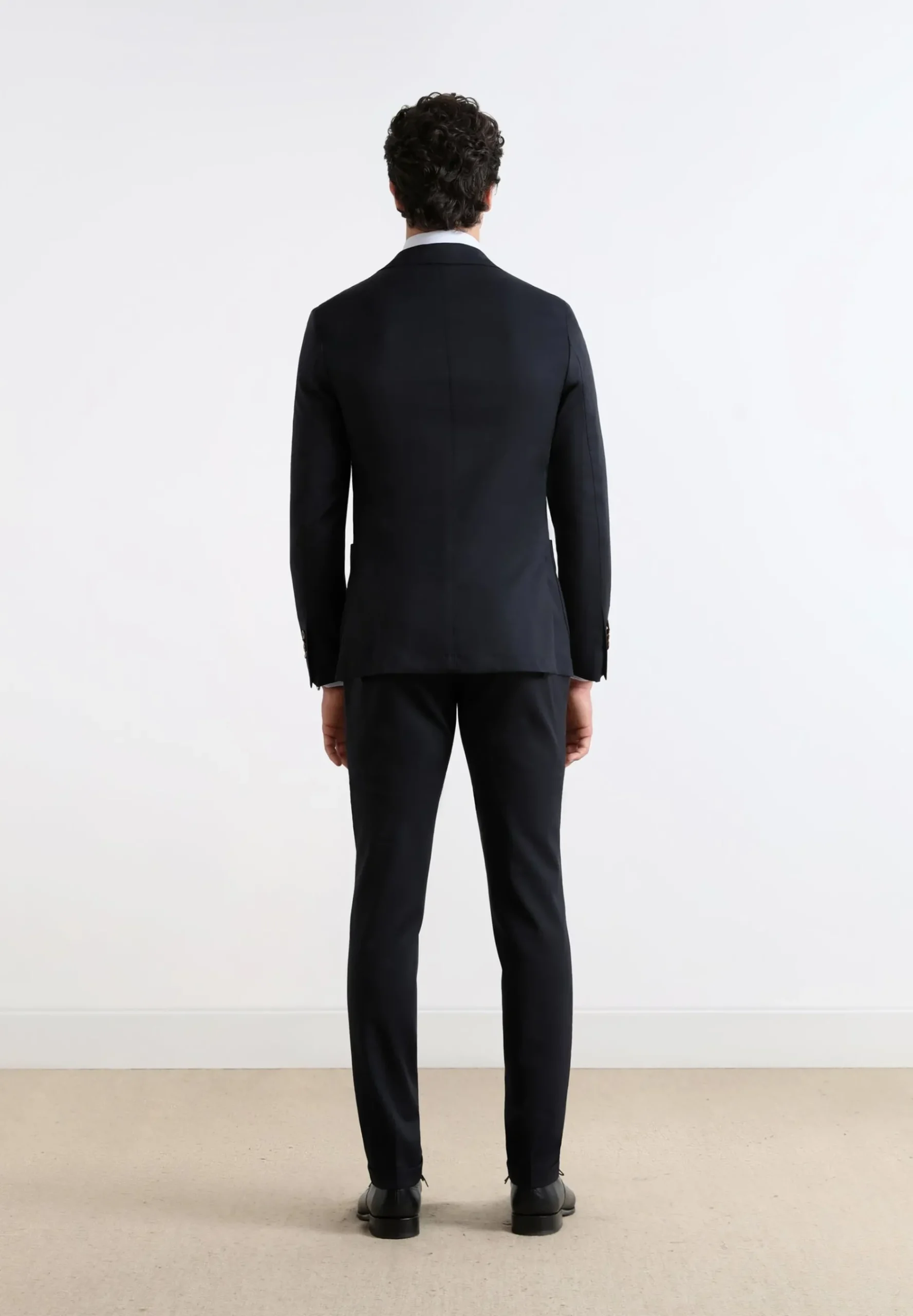 traje_azul_marino_ligero_3.webp scalperscompany Traje Azul Marino Ligero-Hombre Trajes